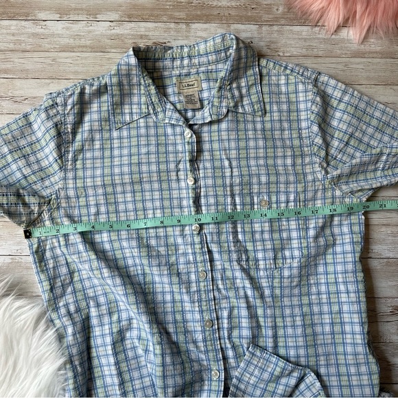 L.L. Bean Women’s Button Front Short Sleeve Shirt | Medium - Picture 6 of 7